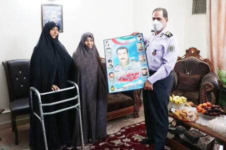 فرمانده نیروی پدافند هوایی ارتش با خانواده شهید قاسم حمید دیدار کرد