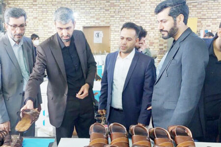 یک واحد تولیدی کفش با حضور معاون وزیر صمت در قم افتتاح شد