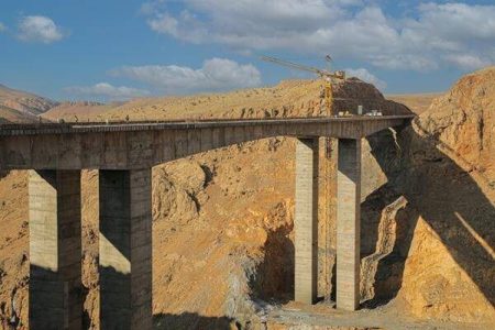 احداث مرتفع‌ترین پل آزادراهی کشور در اصفهان-شیراز